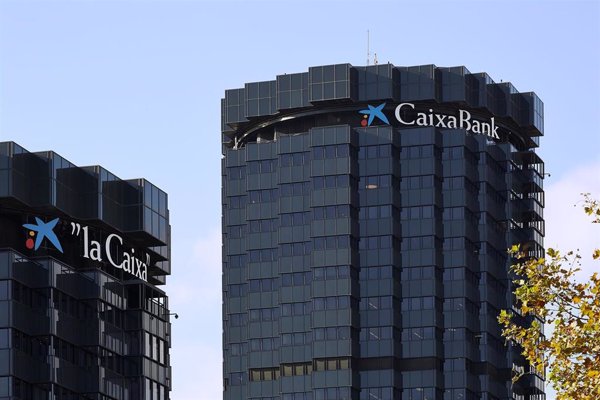 CaixaBank reduce en un 1%, al 3,495%, su participación en Telefónica al liquidar un 'equity swap'
