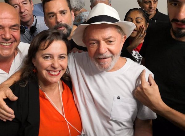 Bolsonaro y Lula madrugan para depositar su voto en las elecciones presidenciales brasileñas