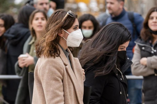 Vox se querella contra la exasesora de Podemos Dina Bousselham, a la que acusa de mentir sobre el robo de su móvil