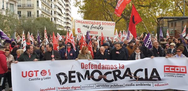 Un millar de personas se moviliza en Valladolid en una marcha 