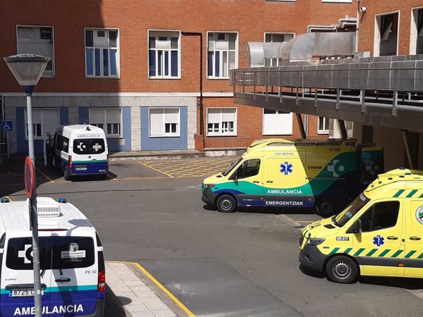 Euskadi registra diez fallecidos en la última semana, suben los ingresos hospitalarios y bajan en la UCI