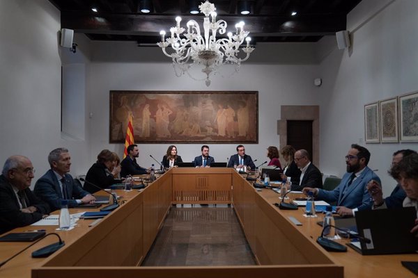 El Govern impulsa 100 acciones transversales para el fomento del catalán