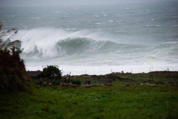 El frío o las olas tendrán hoy en riesgo a Huesca, Lleida, La Coruña y Pontevedra