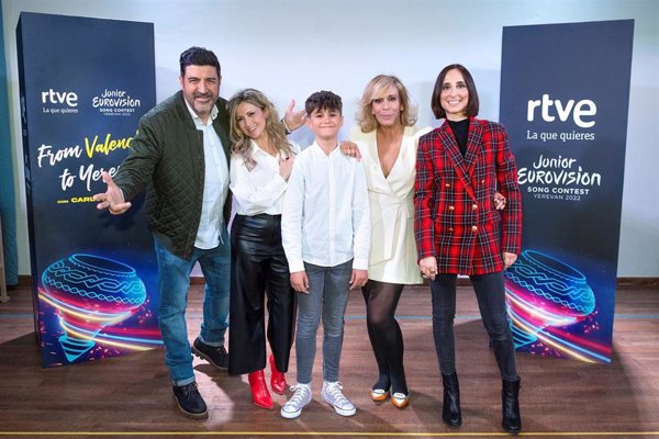 Carlos Higes se despide de sus compañeros de colegio antes de viajar a Ereván (Armenia), sede de Eurovisión Junior 2022