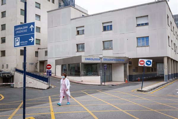 Las muertes en Euskadi suben a 15 en la última semana y las personas hospitalizadas siguen superando las 200
