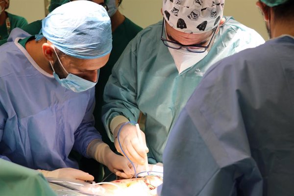 El exceso de oxígeno durante la cirugía se relaciona con un mayor riesgo de daño a los órganos