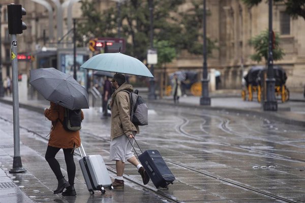 Un total de 17 provincias están hoy en riesgo por lluvia, oleaje, tormentas y viento