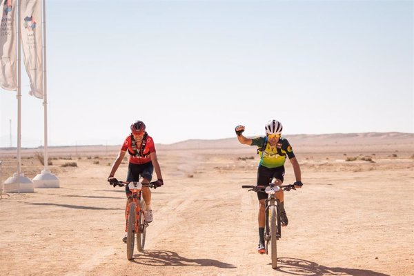 Haimar Zubeldia gana la etapa reina y David Valero retiene el liderato en la Titan Desert Arabia Saudí
