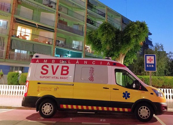Muere un hombre y una mujer resulta herida al colisionar dos coches en Sueca (Valencia)