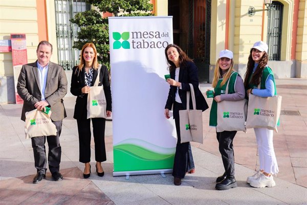 Unos 4.500 ceniceros portátiles serán repartidos en Murcia para desechar correctamente las colillas