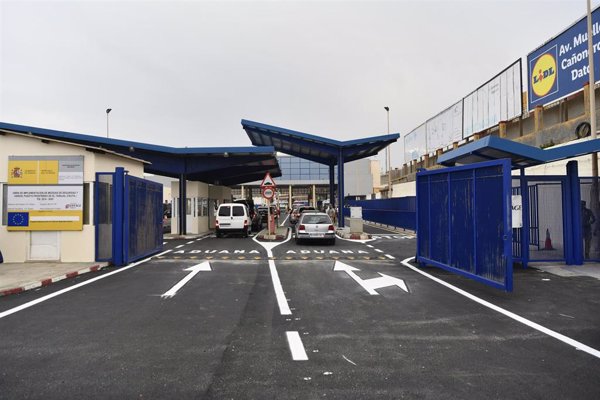 Mantienen el cierre parcial temporal de los puestos fronterizos de El Tarajal (Ceuta) y Beni Enzar (Melilla)