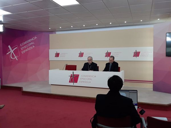El secretario general de los obispos oficiará mañana en la CEE una misa por Benedicto XVI