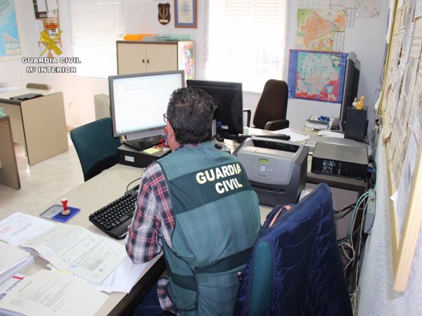 Detenido al intentar robar una furgoneta tras tres atracos con pistola en una hora en Aspe y Novelda (Alicante)