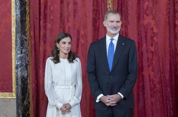 Los Reyes asistirán este jueves a la inauguración de la farmacia Llabrés en Menorca