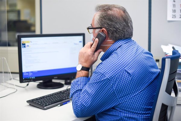 UGT y CCOO insisten en agilizar la implantación del teletrabajo y la jornada de 35 horas en la AGE