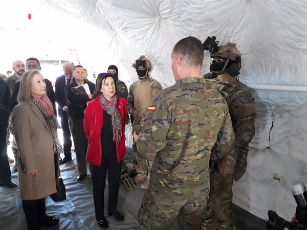 Robles insiste en la importancia de que los militares cuenten con nuevo armamento: 