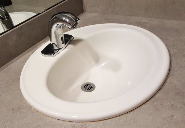 La factura del agua varía hasta un 435%, con Valencia como la ciudad más cara en 2022, según un estudio de FACUA