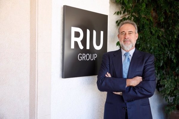 Riu duplica sus ingresos en 2022, pero prevé un 2023 