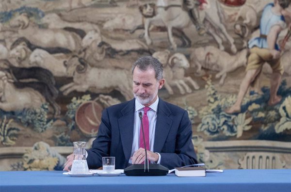 Los Reyes presiden el pleno de la Real Academia Española, que ha deliberado sobre diversas palabras de índole social