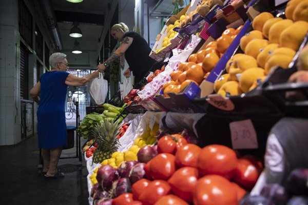 Bruselas constata que los supermercados españoles están trasladando al 100% la rebaja del IVA de los alimentos