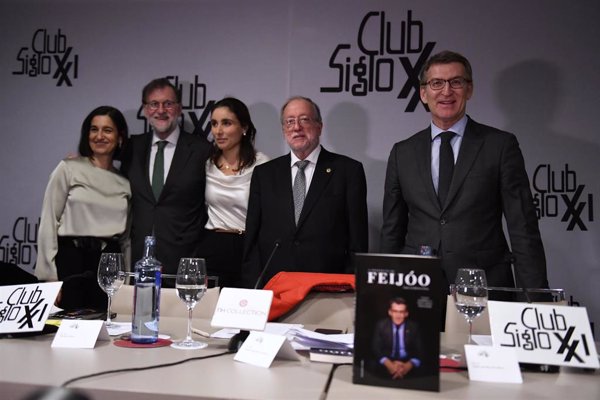 Rajoy halaga la gestión de Feijóo frente al 