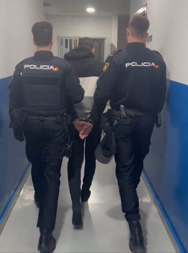 Trasladan a Madrid al detenido por el ataque mortal en Algeciras para seguir la investigación en dependencias policiales