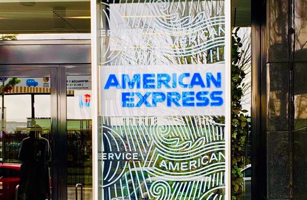 El beneficio de American Express cae un 7% en 2022, hasta 6.811 millones