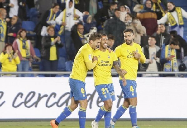 (Crónica) Las Palmas saca tres puntos de liderato ante el Huesca