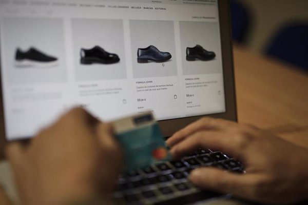 Bruselas detecta que cerca del 40% de tiendas online usa prácticas manipuladoras