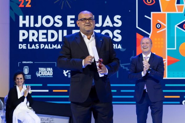 Siruela lamenta la muerte de Alexis Ravelo, un escritor 