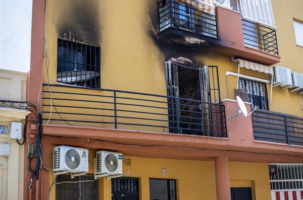 Luto en Huelva por la muerte de tres estudiantes de la UHU en el incendio de una vivienda en la capital