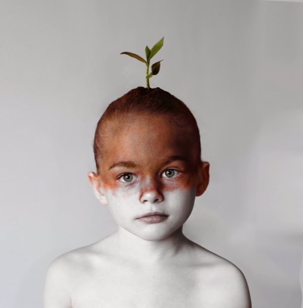 La fotografía en lienzo 'Crecer' de Noemi Montero, primer premio nacional del certamen de arte sostenible CirculArt