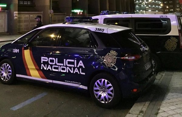 Cuatro ladrones se apoderan de 13.000 euros tras reventar con explosivos un cajero del barrio del Pilar (Madrid)