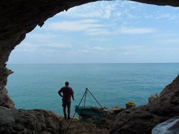 Los neandertales marisqueaban bueyes de mar hace 90.000 años en la Península Ibérica, según un estudio