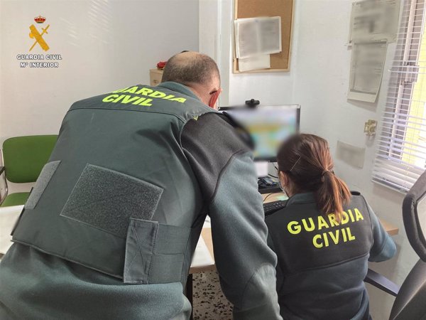 Detenida la mujer que intentó abandonar España con una menor de 14 años por quebrantar el alejamiento