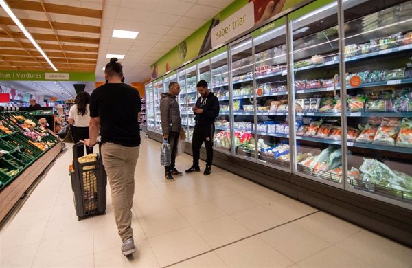El 67% de las familias españolas usa tarjetas de ahorro y cupones descuento en supermercados
