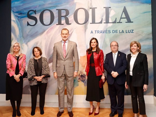 Los Reyes visitan la exposición 'Sorolla a través de la luz' del Palacio Real