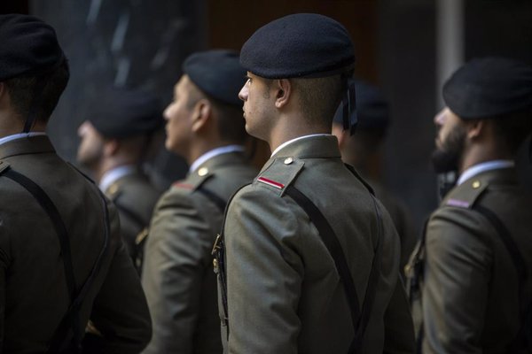 Vox defiende hoy en el Congreso una reforma para acabar con las salidas de militares a los 45 años