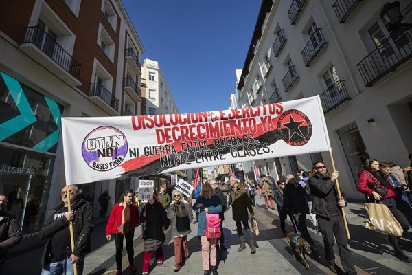 Unas 1.000 personas piden en Madrid el fin de la guerra en Ucrania y ...