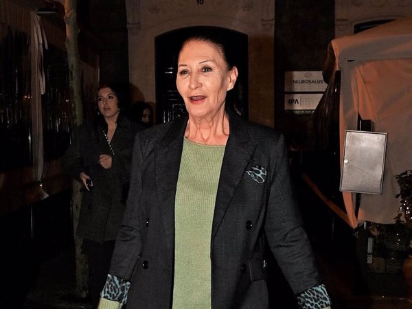Victoria, madre de Vicky Martín Berrocal, celebra su 76 cumpleaños en Madrid
