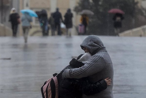 Un frente atlántico provocará este domingo precipitaciones y once provincias estarán en riesgo por frío
