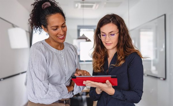 Banco Santander destina más de 2.200 millones de euros a un millón de becas para estudiantes y emprendores en 25 años