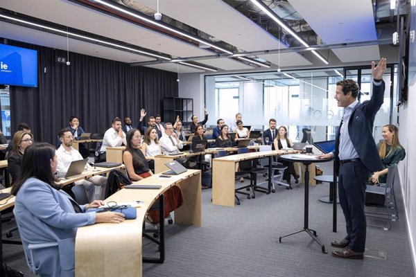 IE Business School, mejor escuela de negocios del mundo en el Ranking Online MBA 2023 de Financial Times