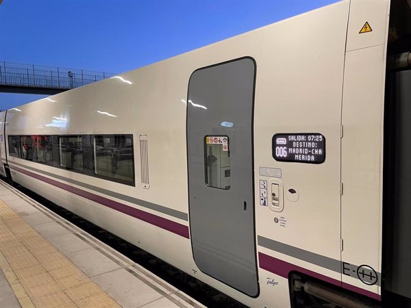 Una avería en el Alvia Badajoz-Madrid obliga a transbordar 193 viajeros al tren de reserva