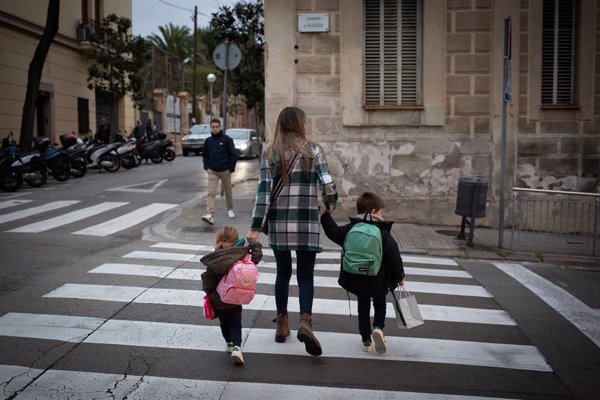 Educación dice que no le compete hacer cumplir el 25% de castellano en Cataluña tras criticar el PP su 