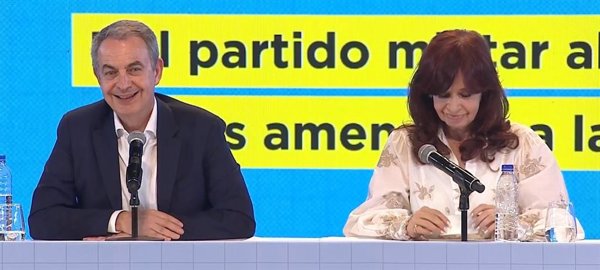 Zapatero muestra su apoyo a Cristina Fernández y alaba el proceso de Argentina en su democratización tras la dictadura
