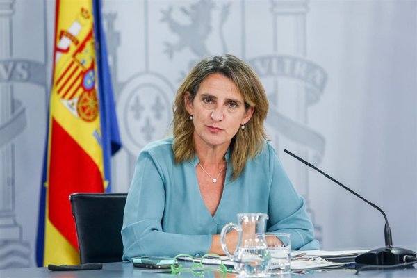 Ribera apela a las energéticas españolas a que prescindan del GNL procedente de Rusia