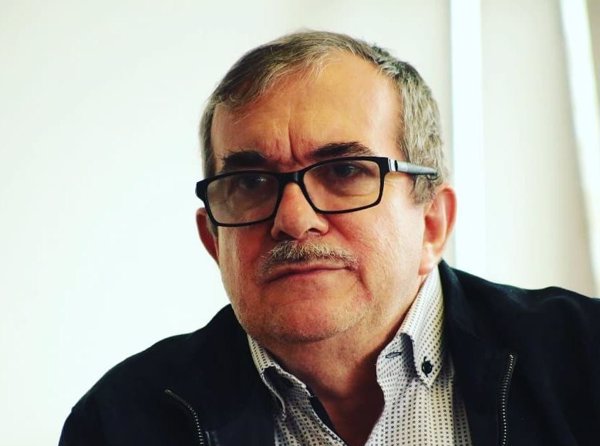El excomandante de las FARC Rodrigo Londoño dice sentirse más inseguro con Petro que con Duque