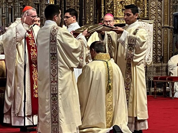 El secretario de Estado del Vaticano ordena obispo al sacerdote toledano Alejandro Arellano