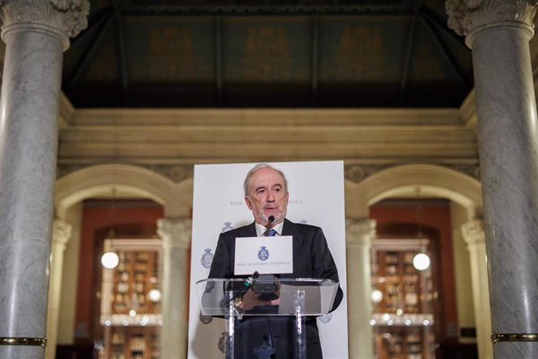 El director de la RAE afirma que trabajan para 